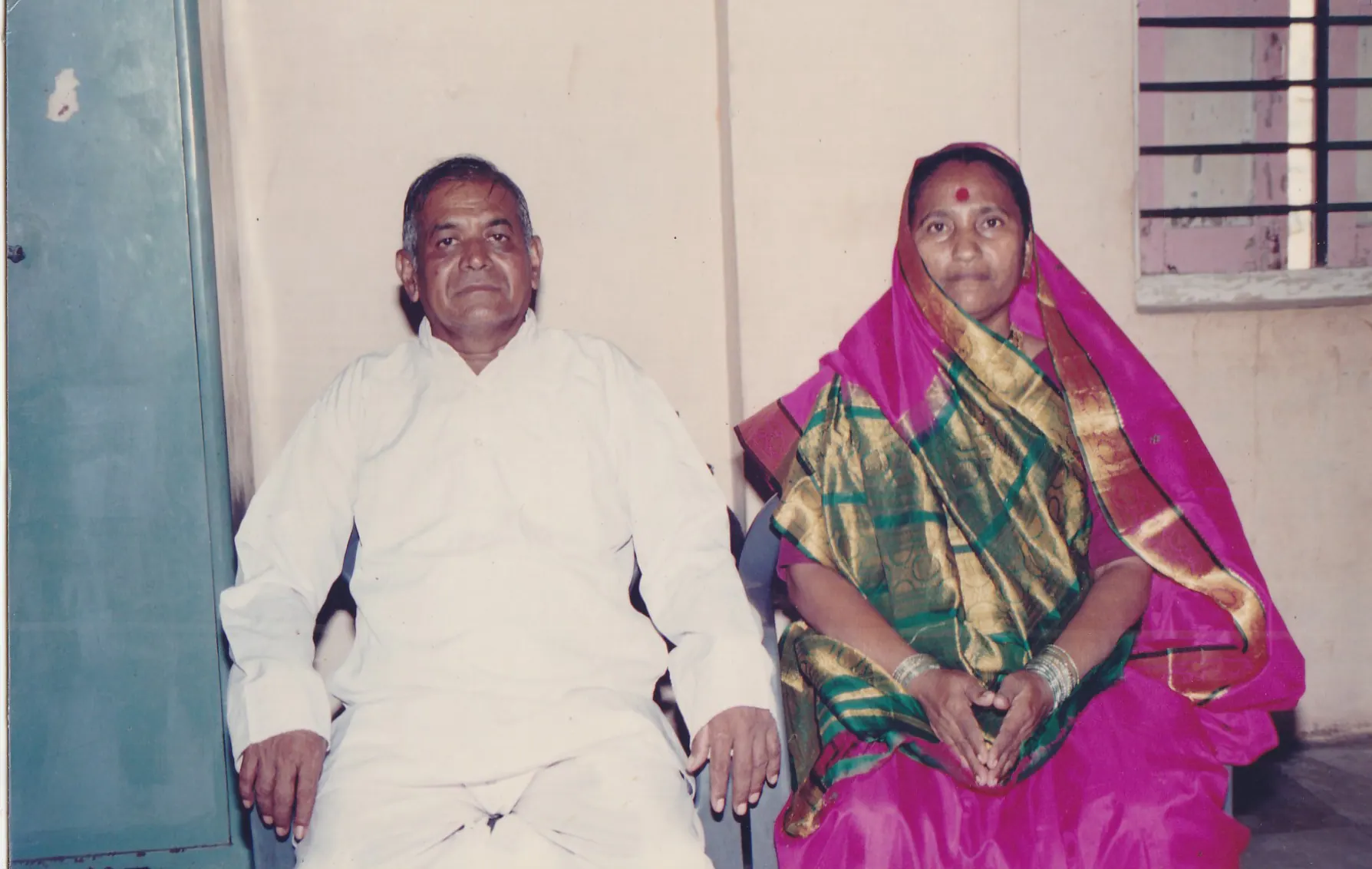 Param Pujya Shri Dhondiram Baba Chavan seated beside a devotee