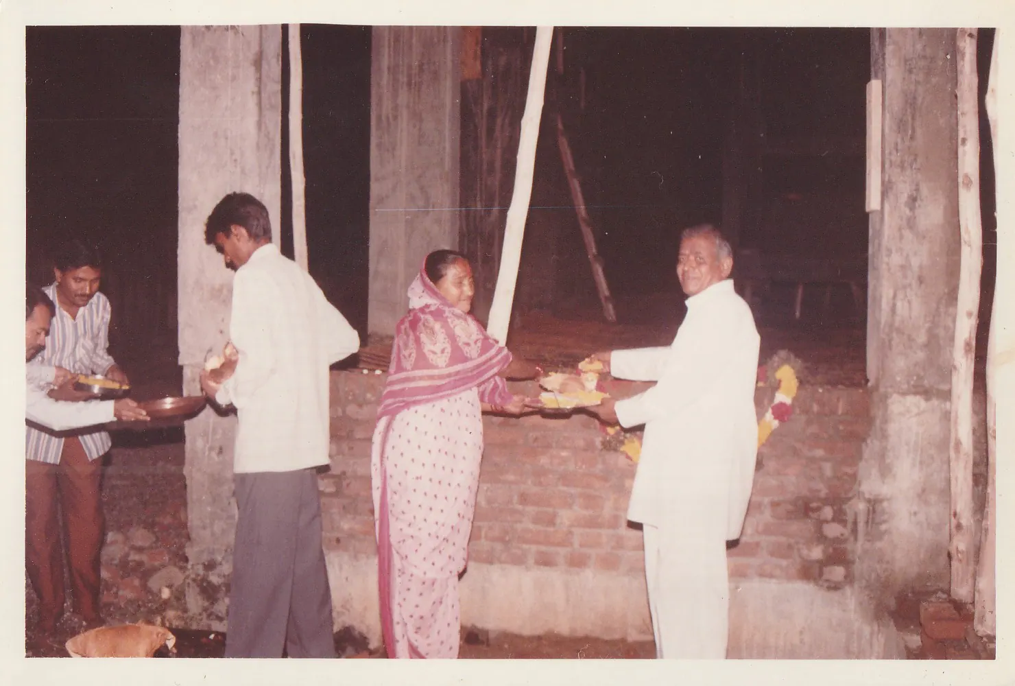 Param Pujya Shri Dhondiram Baba Chavan receiving an offering during a seva moment