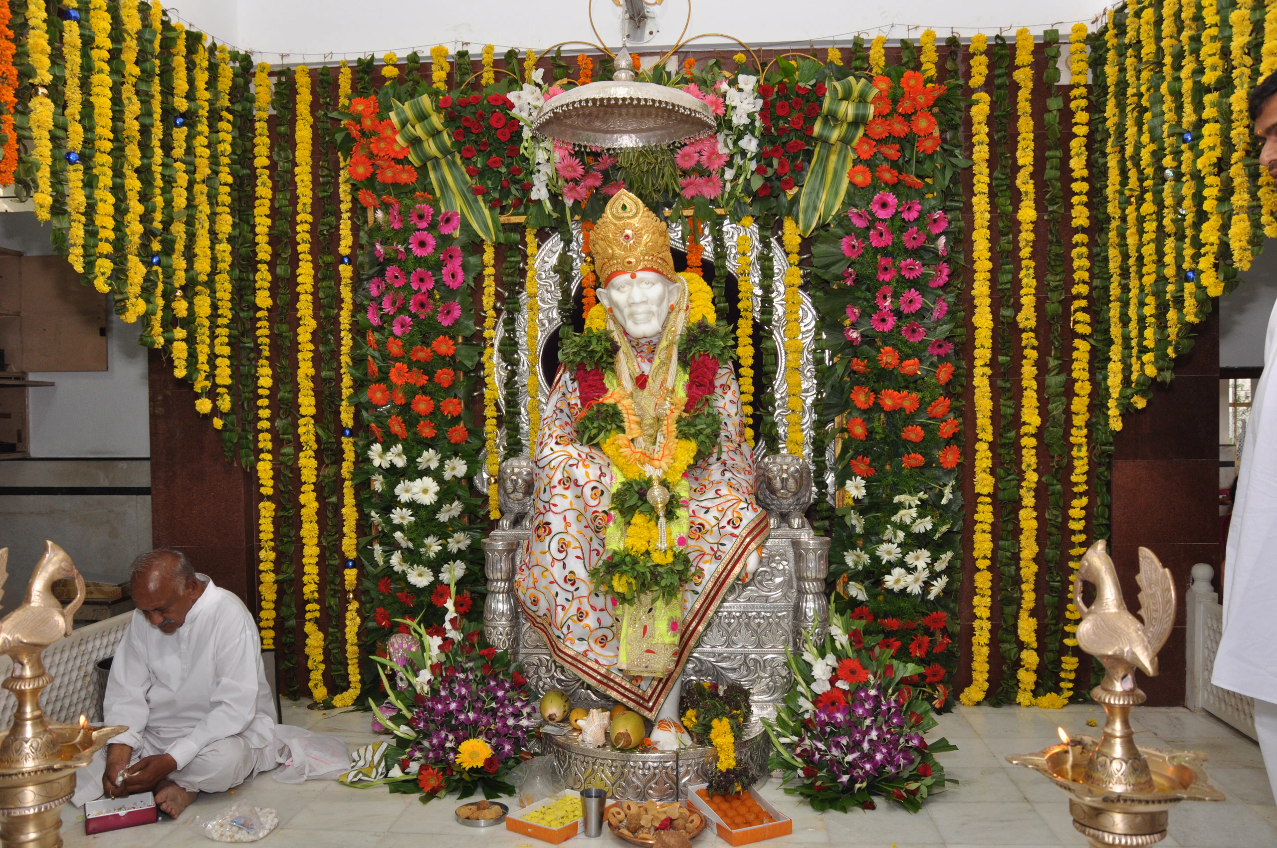 Sai Baba murti in the main temple decorated with flowers